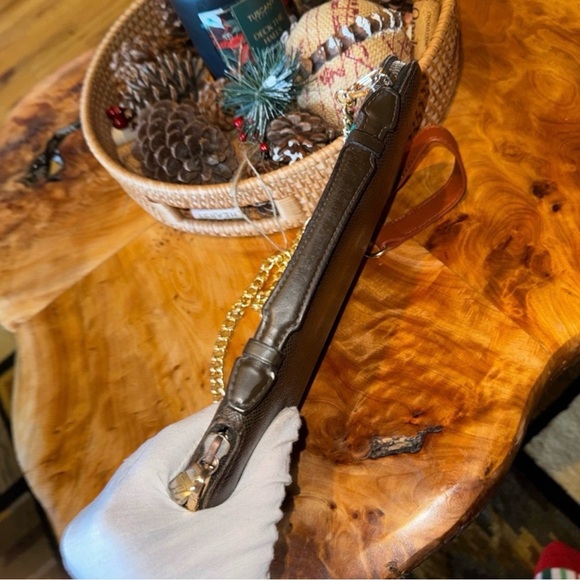 Louis Vuitton Atoll Organizer Wallet From the
2005 Collection
Taiga Leather - Picture 7 of 15